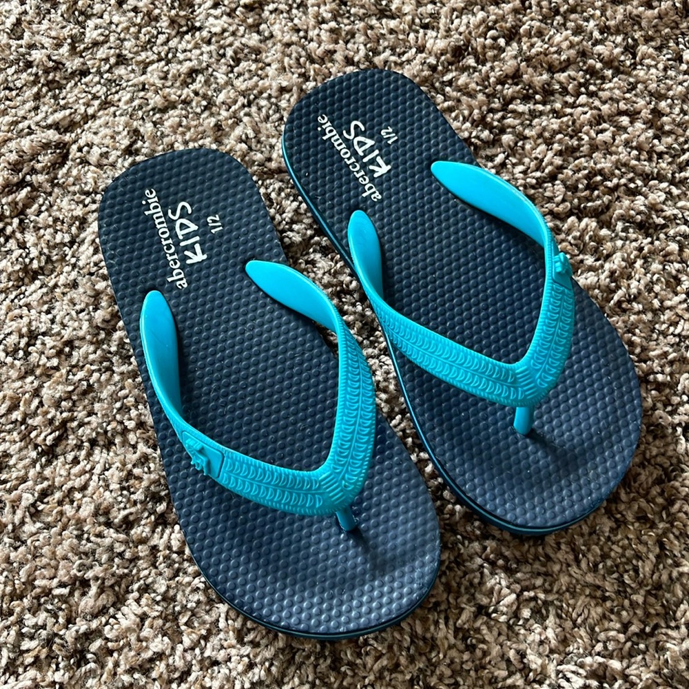 ABERCROMBIE KIDS Flip Flops